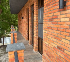 Трёхместный номер Comfort с красивым видом из окна в А.Л.А.С.