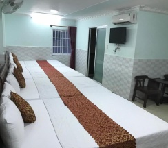 Кровать в общем номере в Gold Hotel