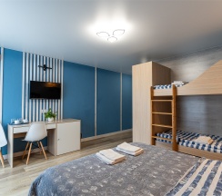 Стандарт Семейный с Большой Двуспальной кроватью и Двухъярусной кроватью в Домус.море