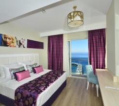 Семейный номер Standard с видом на море в Azura Deluxe Resort & Spa