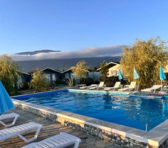 Двухместный семейный Домик с террасой двуспальная кровать в Летняя сказка