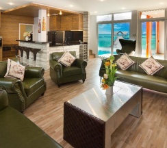 Вилла с 6 комнатами с балконом в Tropicana Pool Villa