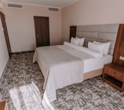 Двухкомнатный "Люкс" с боковым видом на море в Grand hotel Anapa