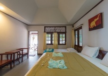 Шале с балконом в Koh Talu Island Resort