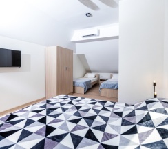 Двухкомнатный семейный.Мансарда в Три Восьмёрки