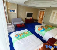 Двухместный семейный номер Standard двуспальная кровать в Dezhou Fengguan Holiday Hotel
