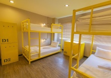 Кровать в общем номере с красивым видом из окна в Chang Chang Hostel