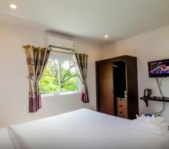 Двухместный номер Superior двуспальная кровать в Baan Yuyen Karon Guesthouse