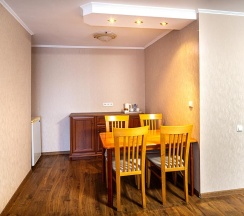 Номер люкс с 1 двуспальной кроватью в Рубин