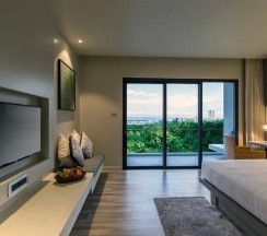 Двухместный номер Ocean Premier двуспальная кровать в Hotel Ikon Phuket