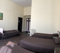 Номер стандарт семейный с 5 односпальными кроватями в Бестужев