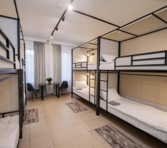 Кровать в 8-местном общем номере в Морозовский