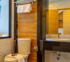 Двухместный номер Deluxe с видом на море двуспальная кровать в Golden Paradise Hotel