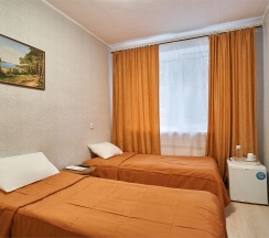 Стандарт с одной двуспальной или двумя раздельными кроватями с удобствами на этаже в Салют