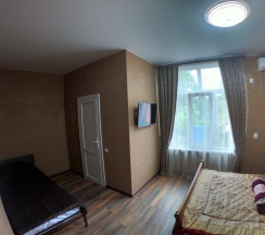 Трёхместный номер Standard с видом на внутренний двор в Ласточкино гнездо