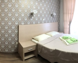 Двухместные апартаменты с 2 комнатами с балконом двуспальная кровать в Аист