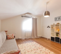 Коттедж с 6 комнатами с балконом и с красивым видом из окна в Дом пробуждения