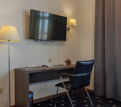 Senior Suite with balcony в Central City