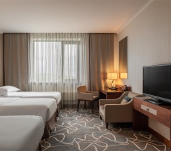 Классический Трёхместный номер в Sheraton Skypoint Luxe Hotel