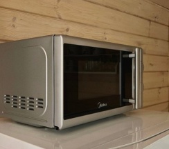 Двухместный коттедж с красивым видом из окна двуспальная кровать в Elki Domiki