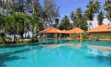 Четырёхместный семейный номер Standard с красивым видом из окна в The Siam Residence Boutique Resort