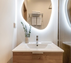 Улучшеный трехместный номер с видом на море в Kinney hotel sea view