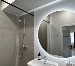 Апартаменты Comfort с 3 комнатами с видом на город в Апартаменты WHITE APARTMENT рядом с центром