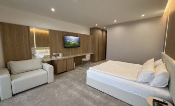 Двухместный номер Deluxe с балконом и с красивым видом из окна двуспальная кровать в Четыре сезона