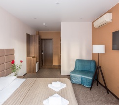 Трехместный номер Делюкс в Myhotel