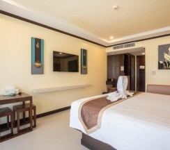 Двухместный номер Deluxe с видом на море двуспальная кровать в Baan Sailom Resort