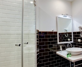 Де Люкс в Набат Палас