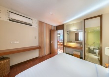 Номер Standard с 2 комнатами с балконом в Bandara Silom Suites