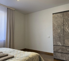 Двухместный коттедж с 2 комнатами двуспальная кровать в На Карьерной