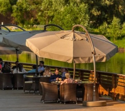 Домик Лодж с видом на озеро в Видная усадьба