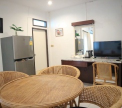 Трёхместный номер Standard с балконом в Sunshine Guest House