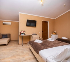 Комфорт 4-местный с двуспальной и односпальной кроватями с террасой в Джульетта