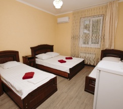 Четырёхместный номер Comfort с красивым видом из окна в Анапа Сити