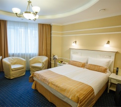 Стандарт c кроватью QUEEN SIZE и балконом в Дегас