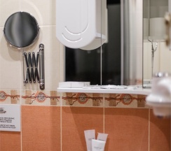 Студия-улучшенный двухместный номер с двуспальной кроватью в Олимпия