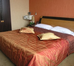 Люкс с балконом в Golden Dragon Hotel & Spa