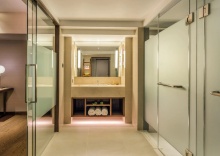 Двухместный люкс Deluxe с видом на море двуспальная кровать в Pullman Phuket Karon Beach Resort ex. Hilton Phuket Arcadia Resort