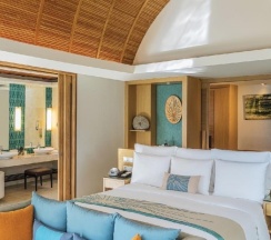 Двухместная вилла c 1 комнатой с видом на сад двуспальная кровать в Renaissance Phuket Resort & Spa