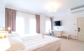 Номер делюкс премиум, корпус Нумера купца Озерова в Русские Сезоны