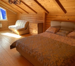 Шале с красивым видом из окна в Золотой родник