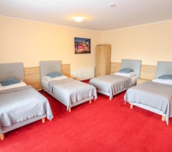 Четырёхместный номер Standard в Botanik Hostel