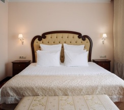 Номер Джуниор Сюит в Ring Premier Hotel