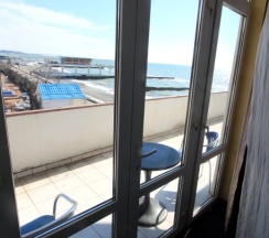 Студия Дуплекс с балконом и рядом с пляжем в Бриз