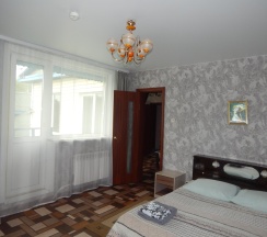 Комната комфорт с 1 двуспальной кроватью (мансарда) в В Шахтерске