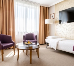 Двухместный люкс с видом на город двуспальная кровать в Reikartz Sky Алматы