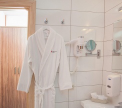 Номер полулюкс улучшенный с 1 двуспальной кроватью в Кремниевы термы